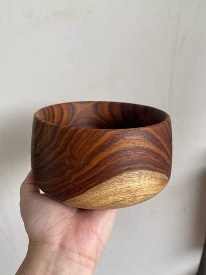 Lyra rosewood bowl close up natural grain and finish